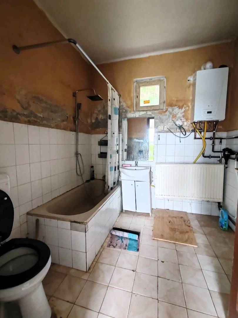 Eladó családi ház Tolna Palé utca - Kép 9