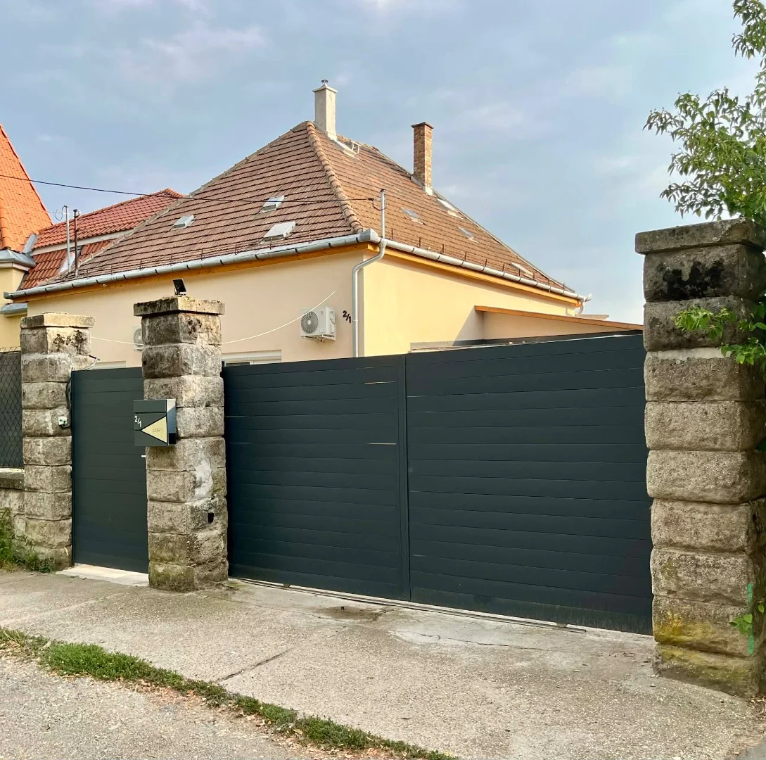 Eladó családi ház Budapest 16. ker. - Kép 2