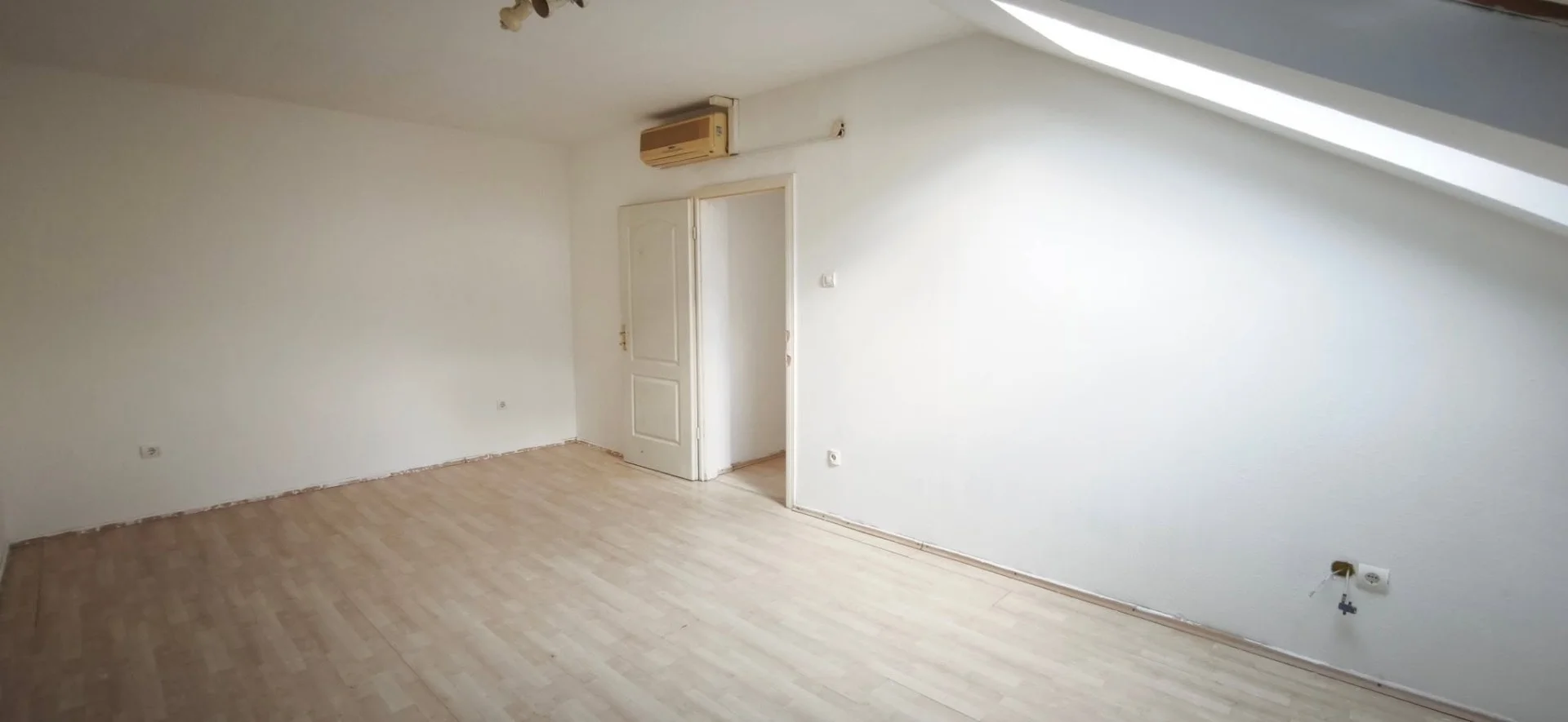Eladó tégla lakás Dunaújváros - Kép 3
