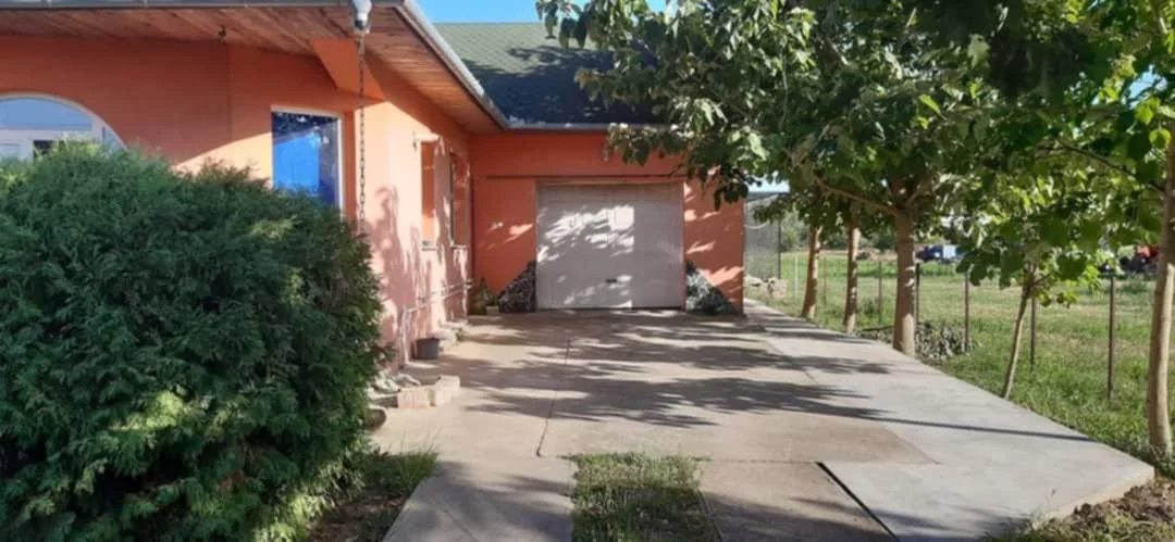 Eladó családi ház Komádi Ibolya utca - Kép 2