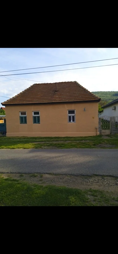 Eladó családi ház Apc Barátság utca