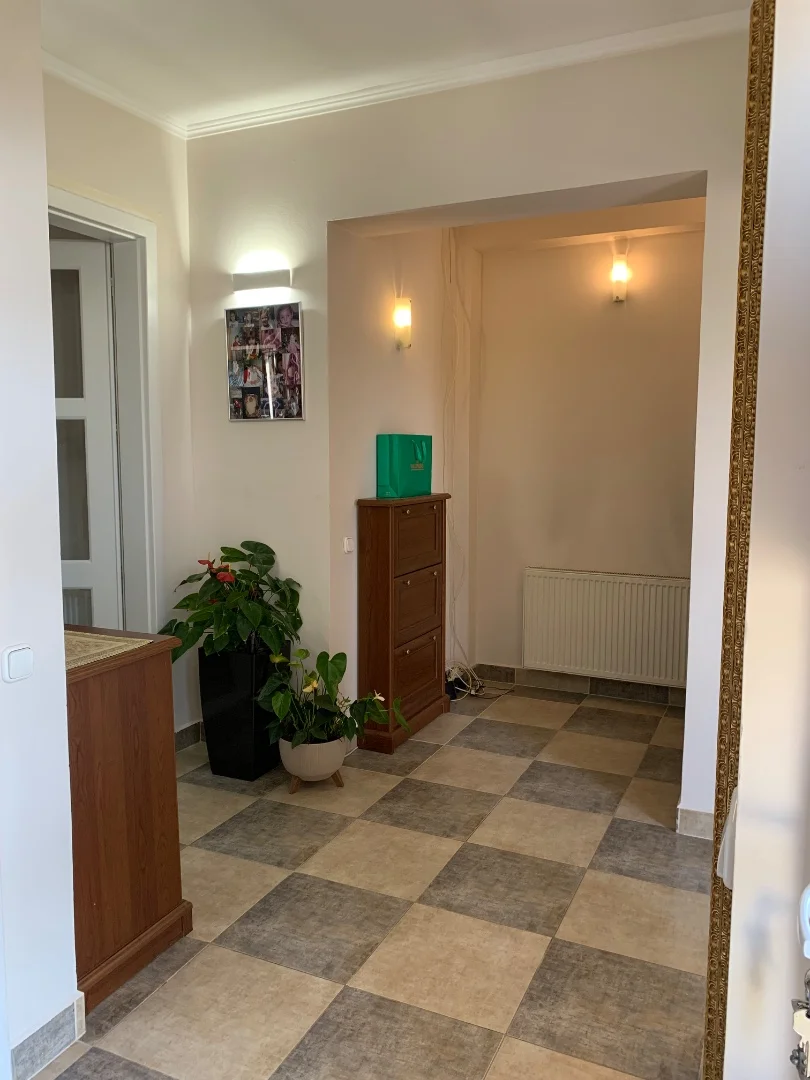 Eladó családi ház Győr - Kép 4