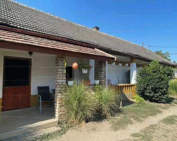 Eladó családi ház Baracs - Kép 14
