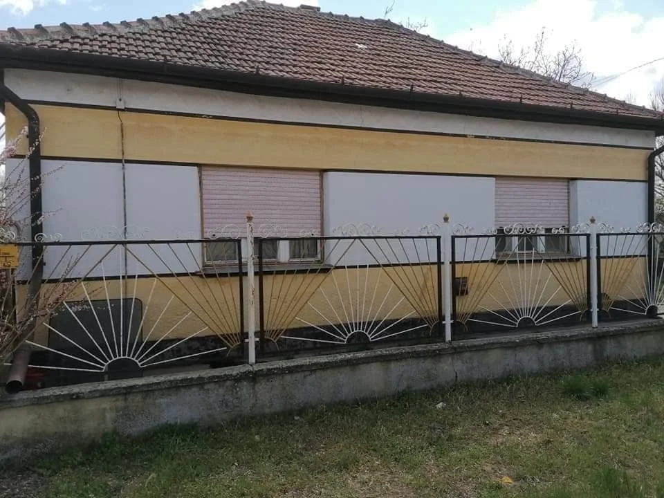 Eladó családi ház Tiszajenő - Kép 2