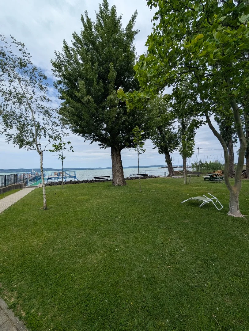 Eladó üdülőházas nyaraló / apartman nyaraló / üdülő Balatonlelle Zengő utca - Kép 2