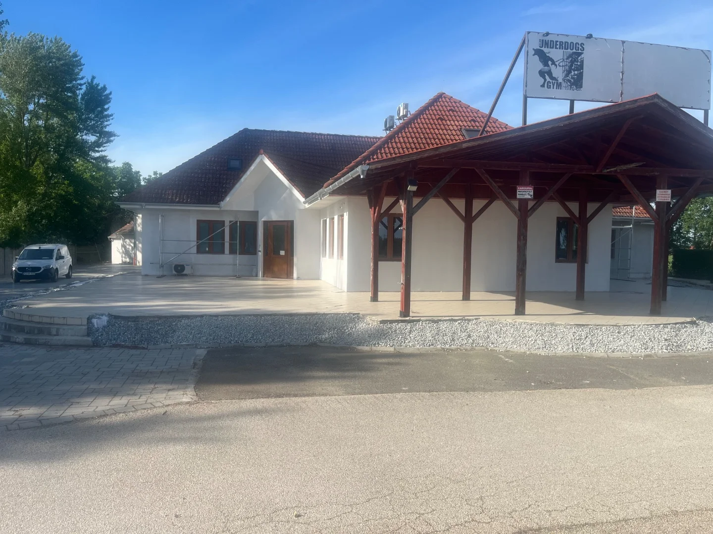 Eladó üzlet iroda / üzlet / kereskedelmi / szolgáltató Veszkény Fő utca