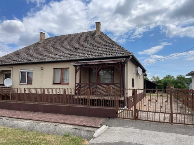 Eladó ikerház Tiszabábolna Táncsics utca
