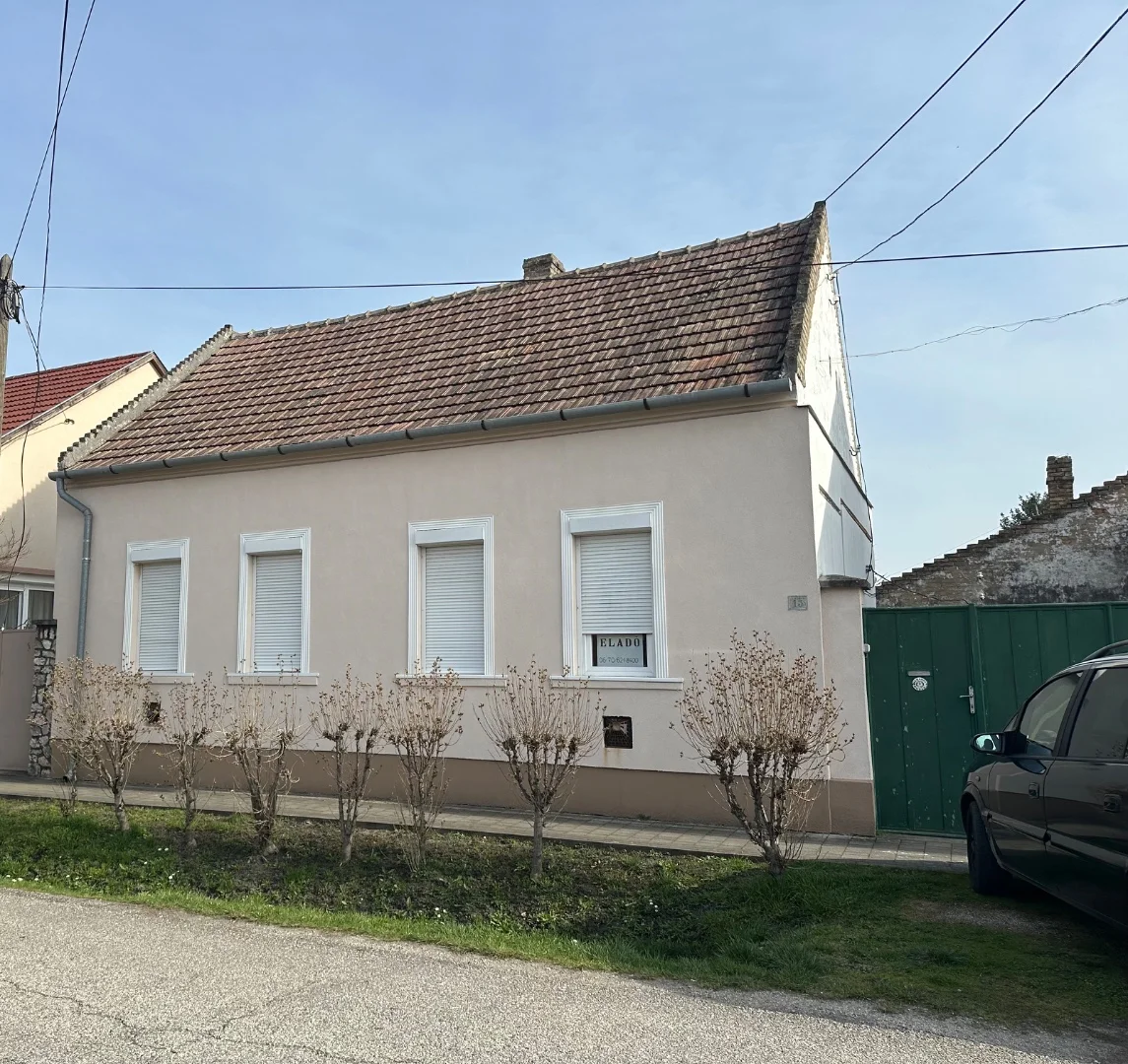 Eladó családi ház Pápa Fiumei