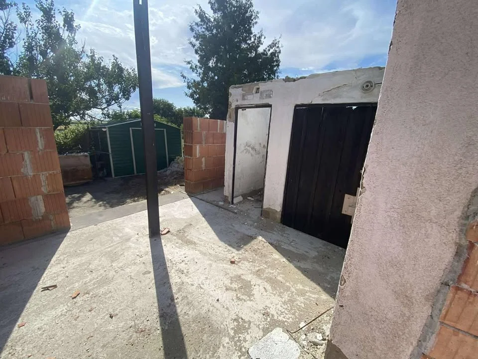 Eladó önálló nyaraló nyaraló / üdülő Nagyvenyim Középső sor - Kép 2