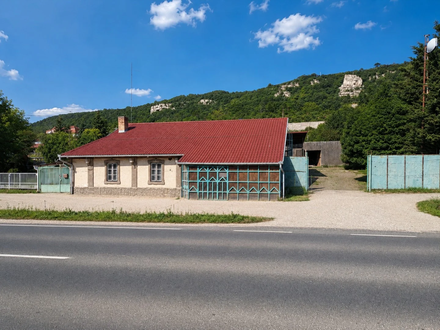 Eladó étterem, bisztró iroda / üzlet / kereskedelmi / szolgáltató Tatabánya - Kép 2