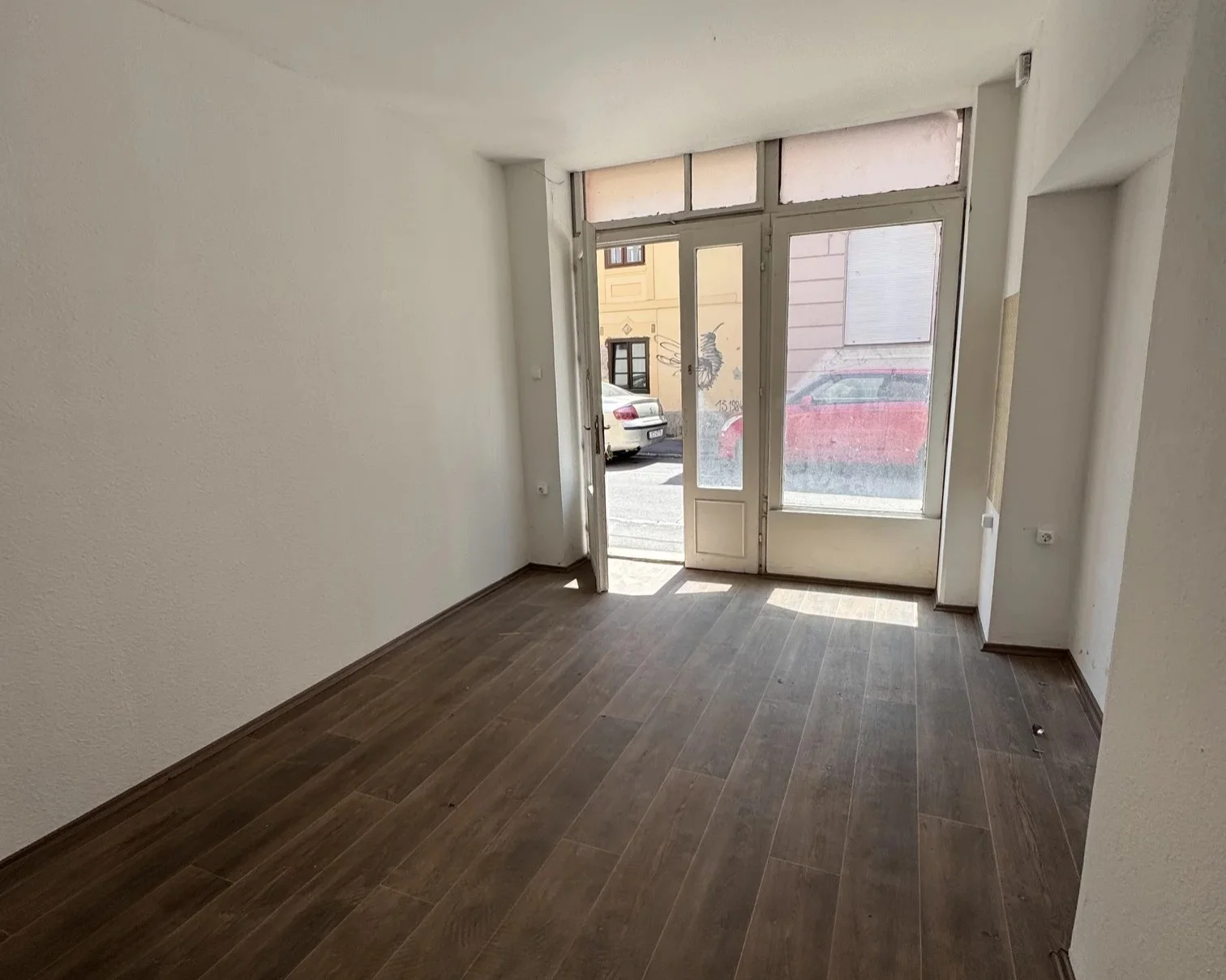 Kiadó iroda / üzlet / kereskedelmi / szolgáltató Pécs Perczel Miklós 27 - Kép 2