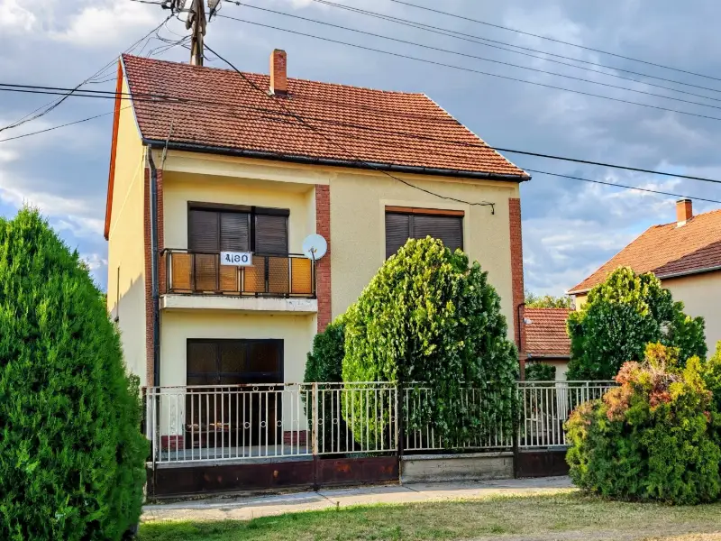 Eladó családi ház Domaszék Szőlő utca