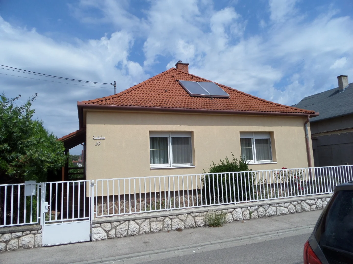 Eladó családi ház Pécs Rakéta utca - Kép 2