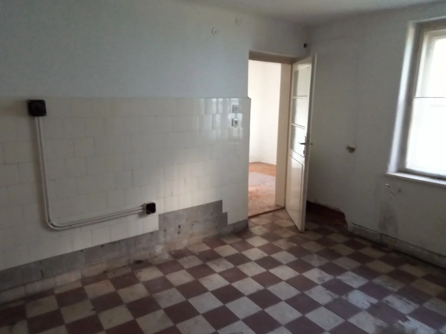 Eladó családi ház Szolnok Aradi - Kép 8