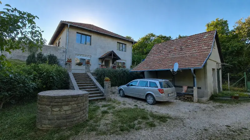Eladó családi ház Szentendre Parlag