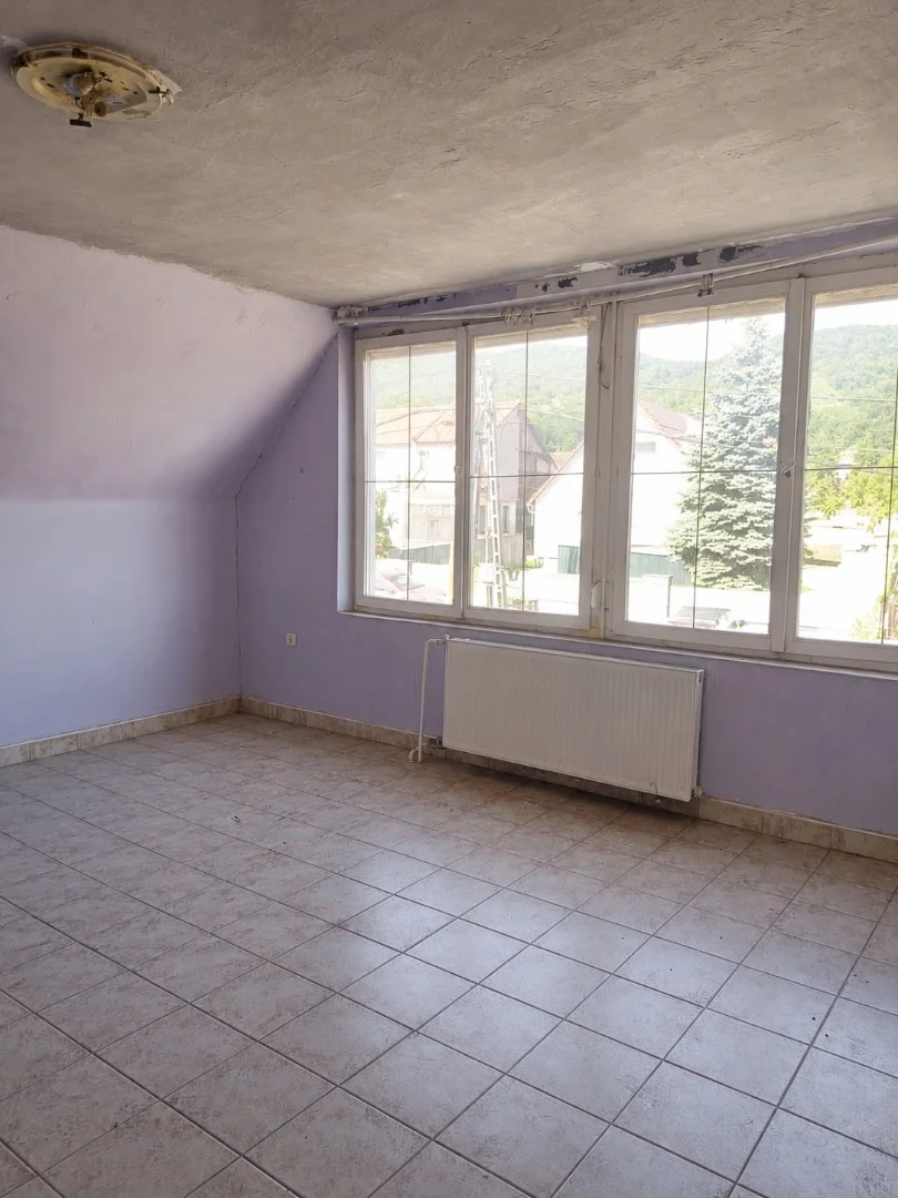 Eladó családi ház Szárliget - Kép 9