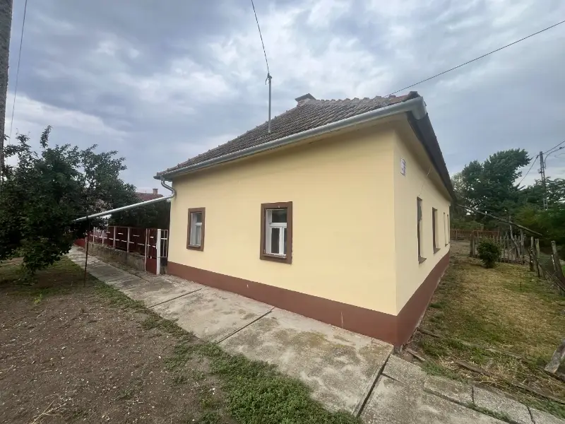 Eladó családi ház Sarkad