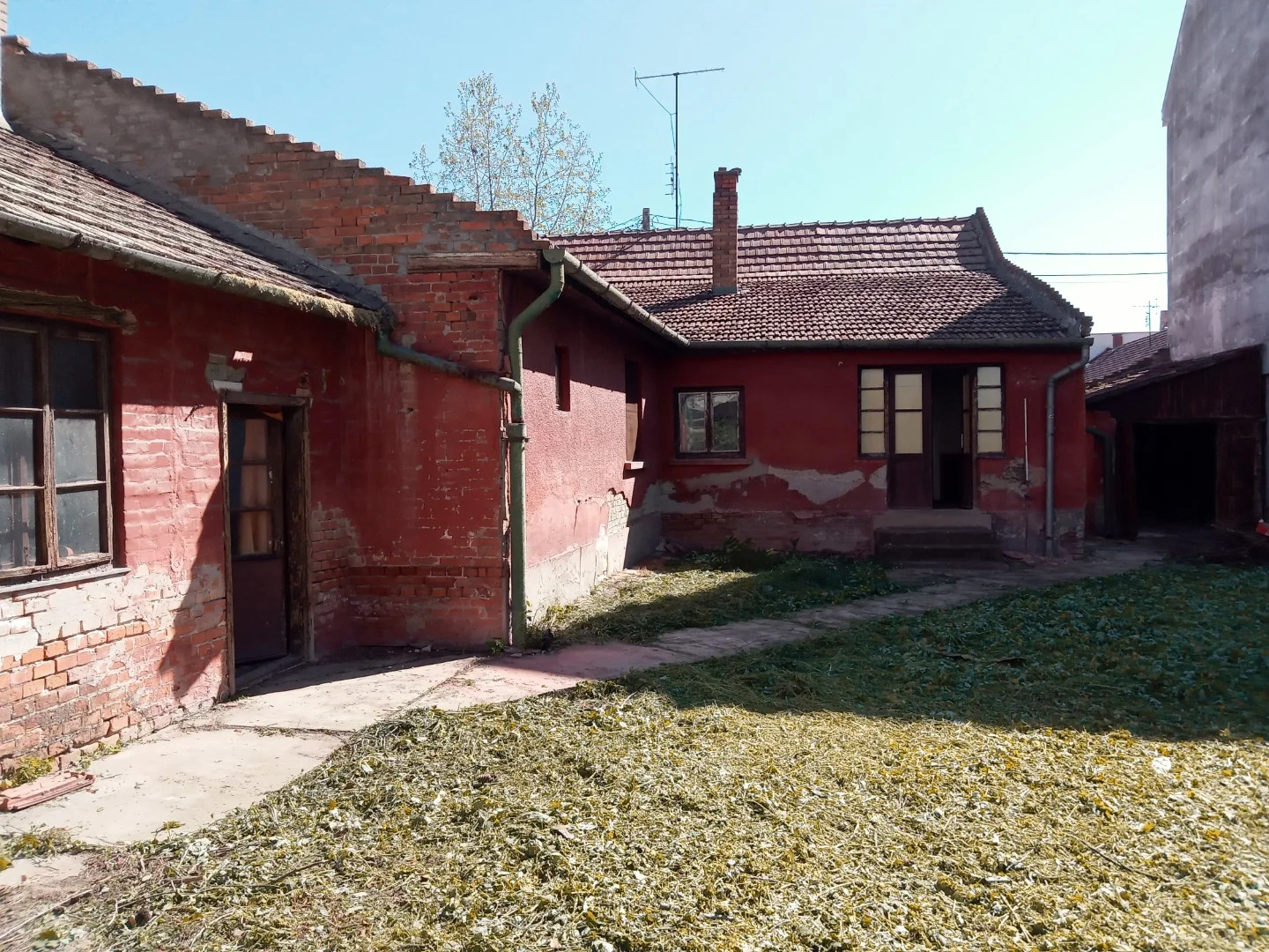 Eladó családi ház Szolnok Aradi - Kép 2