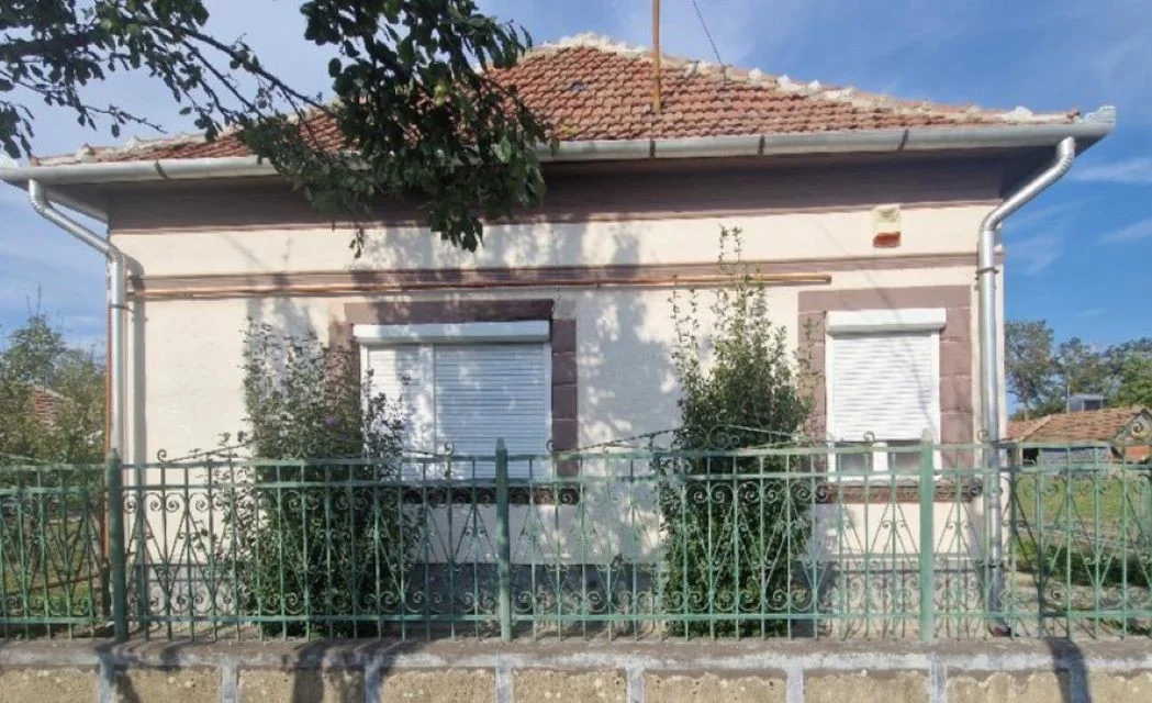 Eladó családi ház Poroszló Zsámba köz