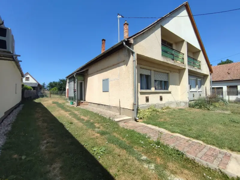 Eladó családi ház Csömend
