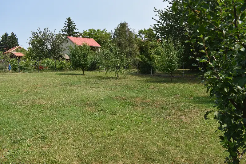 Eladó telek Ábrahámhegy Ságvári