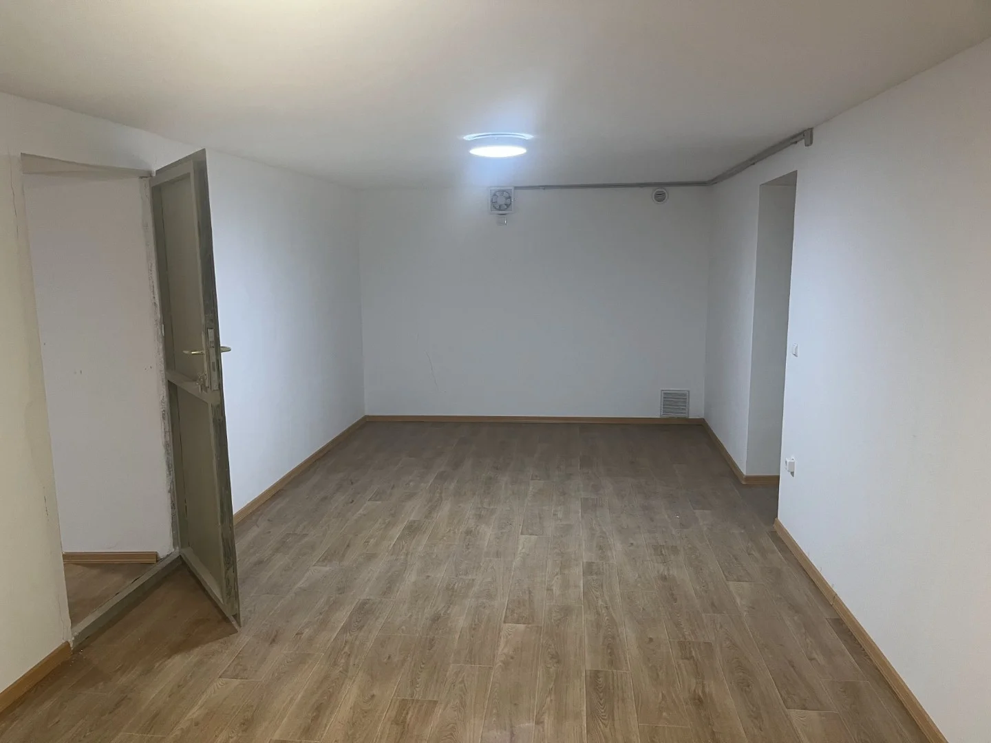 Kiadó raktár ipari / raktár Budapest 21. ker. Varrógépgyár utca - Kép 4