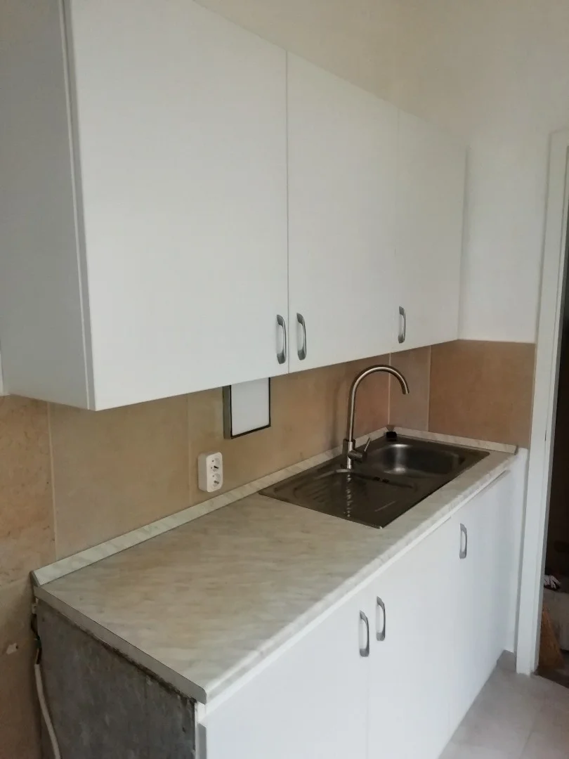 Eladó panel lakás Komló Vértanúk u. - Kép 12