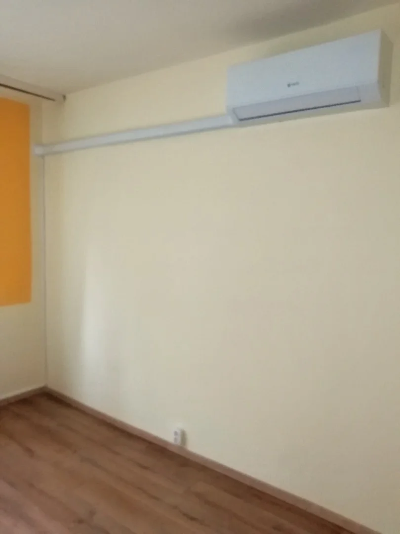 Eladó panel lakás Komló Vértanúk u. - Kép 5