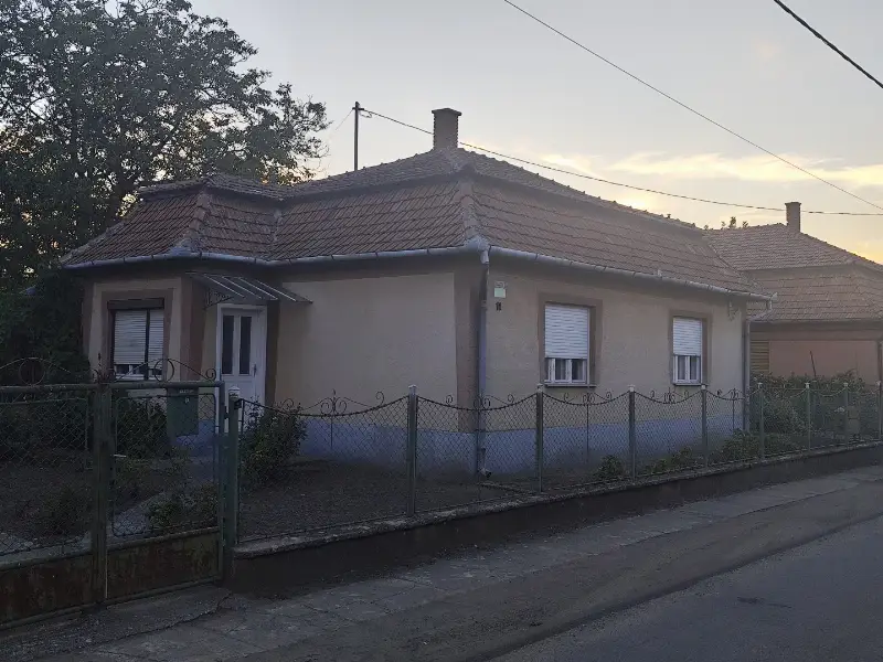 Eladó családi ház Hort Kastélykert
