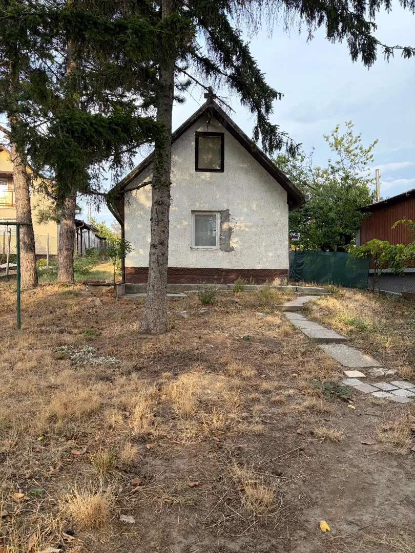 Eladó hétvégi ház nyaraló / üdülő Biatorbágy Kadarka
