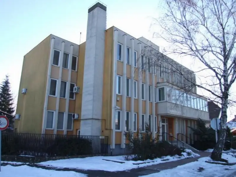Eladó iroda / üzlet / kereskedelmi / szolgáltató Gyula Nagyváradi út