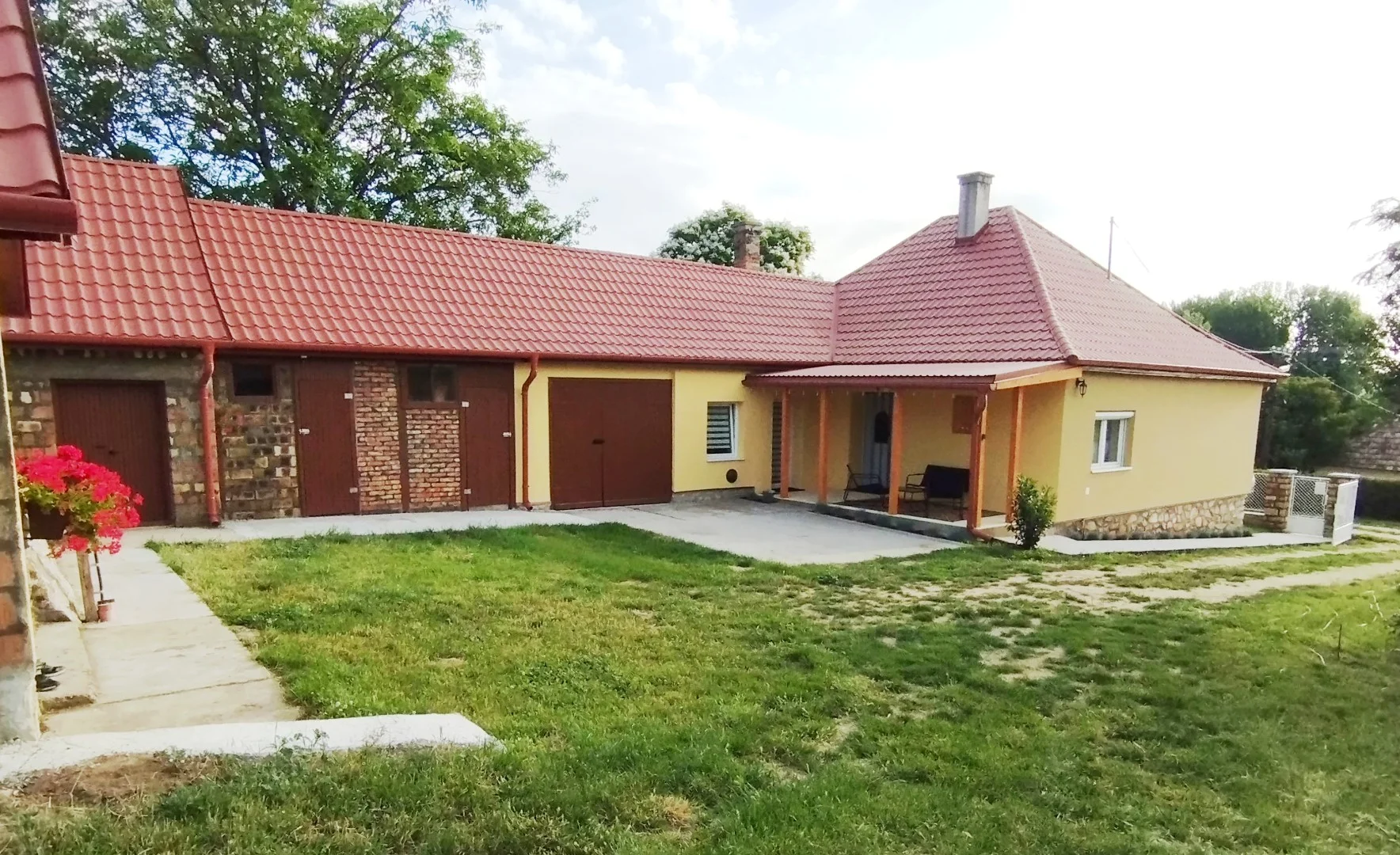 Eladó családi ház Bakonyszentlászló Dózsa György utca - Kép 2