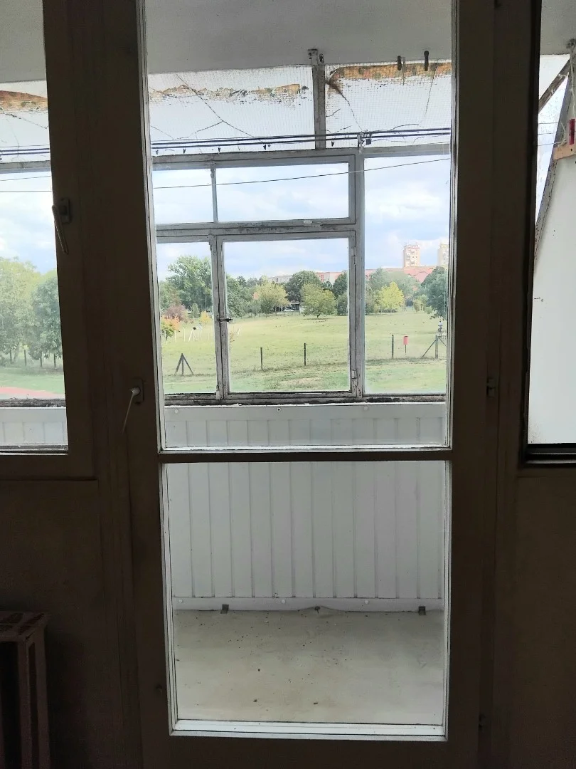 Eladó panel lakás Pécs Kis-Réti - Kép 2