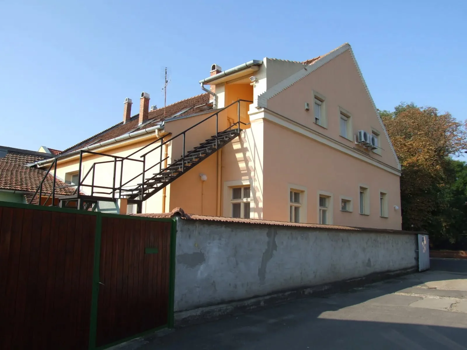 Eladó lakás Gyula Béke sugárút