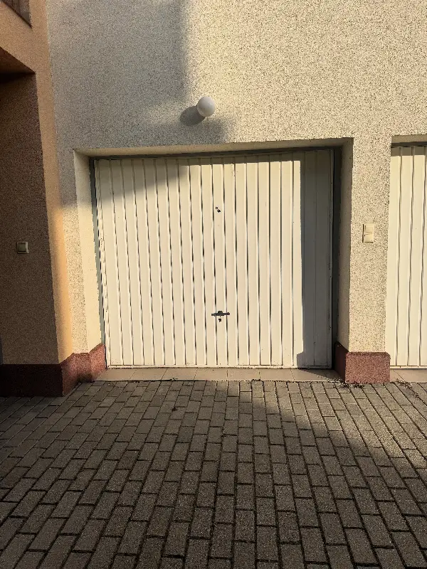 Eladó garázs / beálló Debrecen Derekassy István