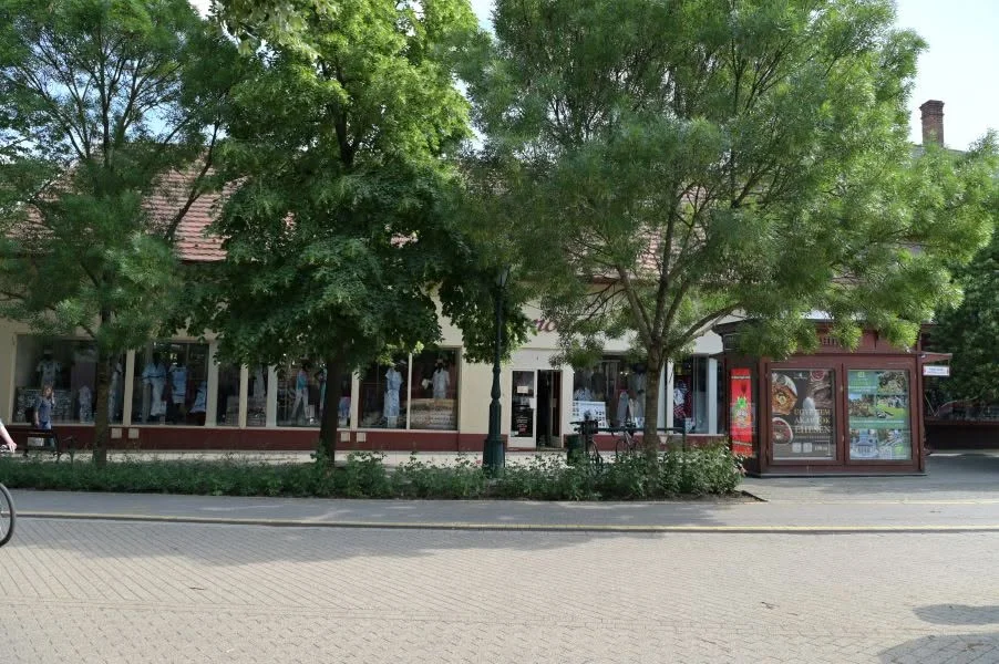 Eladó iroda / üzlet / kereskedelmi / szolgáltató Gyula Városház utca