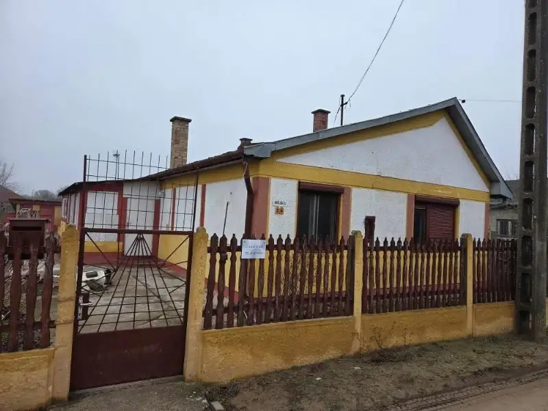 Eladó családi ház Hajdúsámson Málna